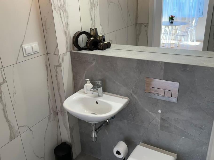 Glamour In Ochota Apartment *