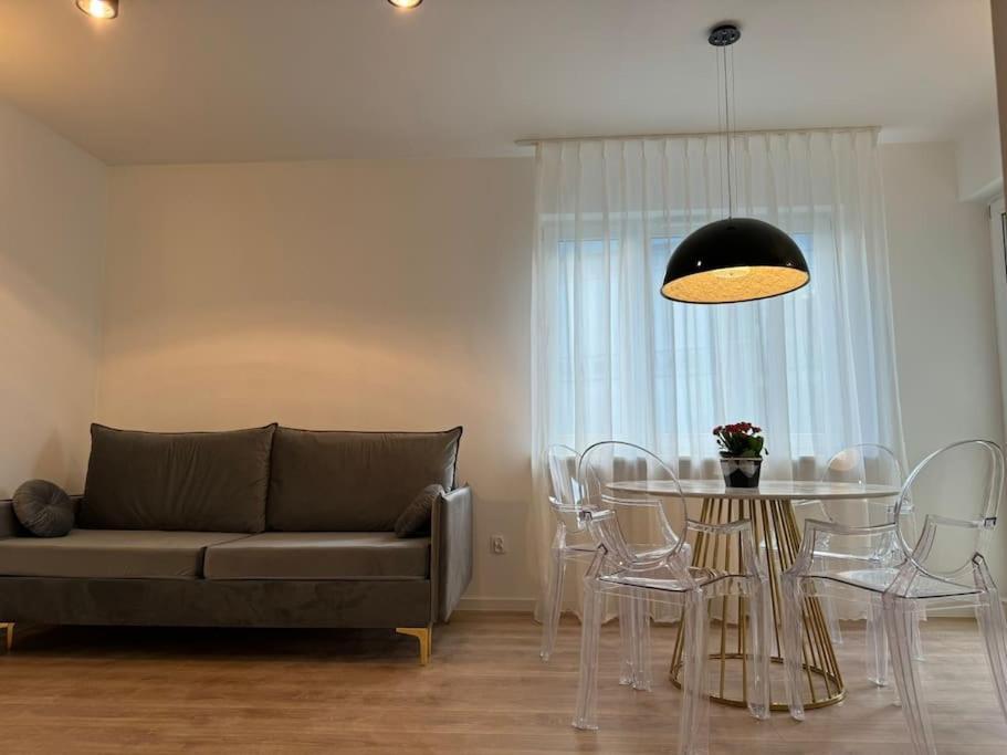 Glamour In Ochota Apartment